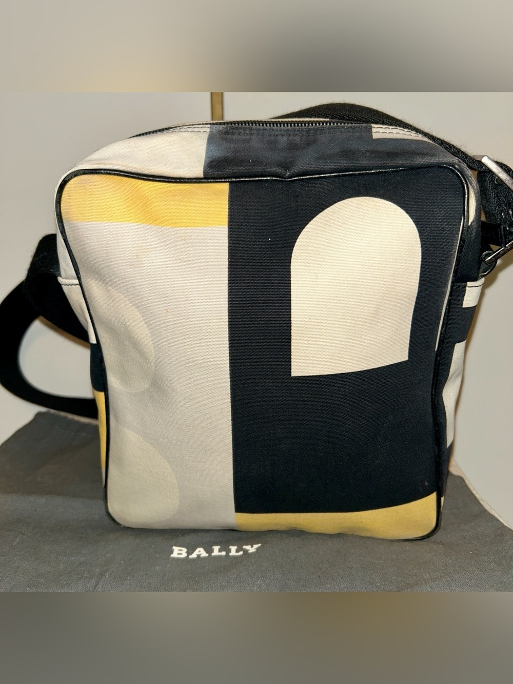 Bally BizzyB Leather Canvas Adjustable Shoulder Bag. LV Dog Charm included - Picture 7 of 13